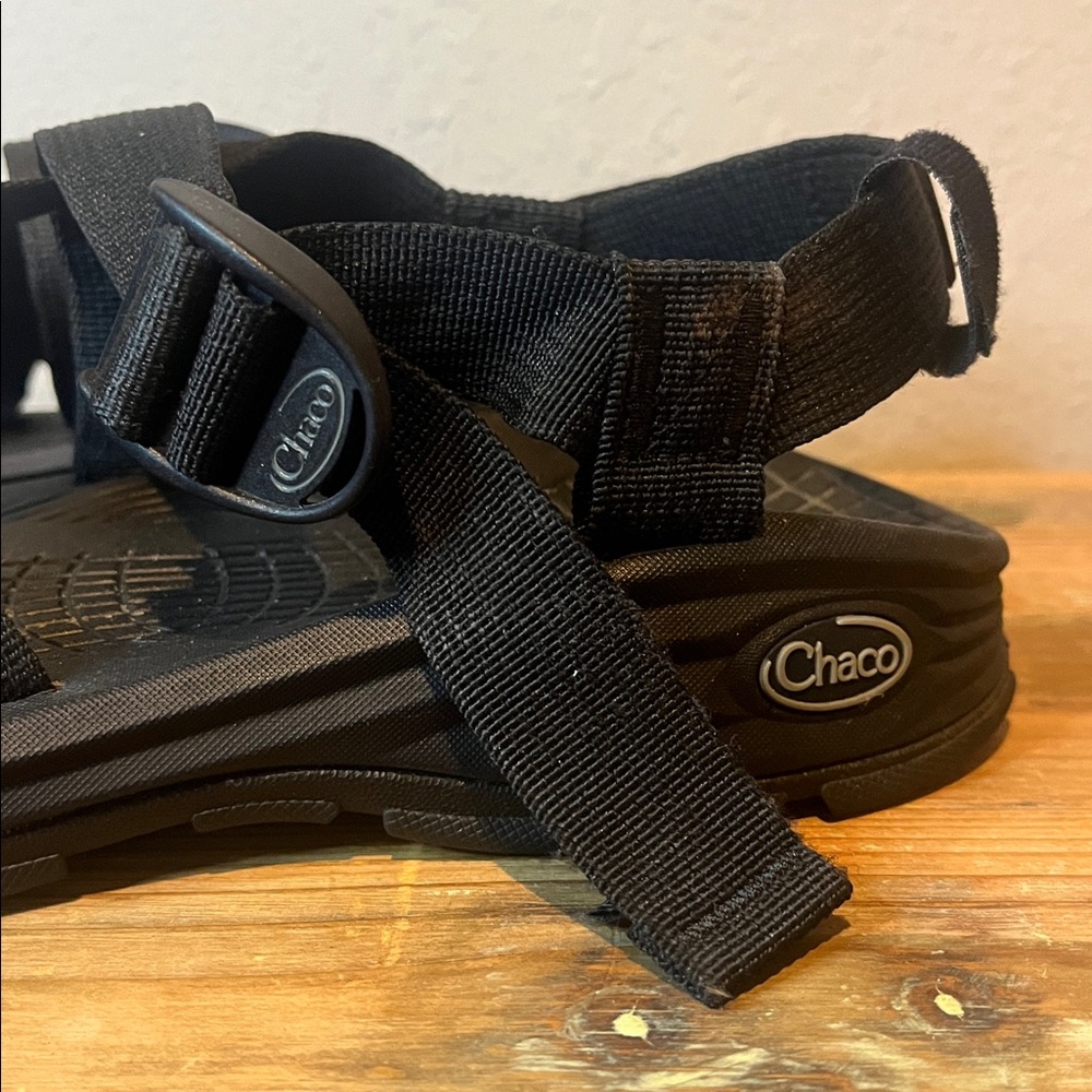 Mens Black Chacos like new size 13 - Picture 4 of 7
